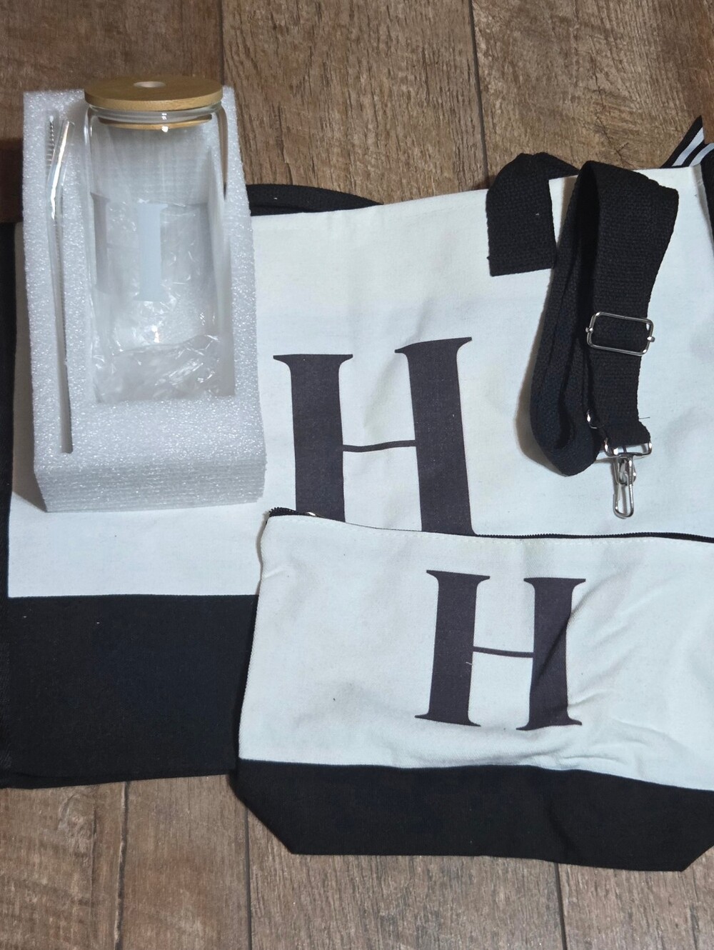 "H" Monogram 3pcs Collection - Picture 1 of 12